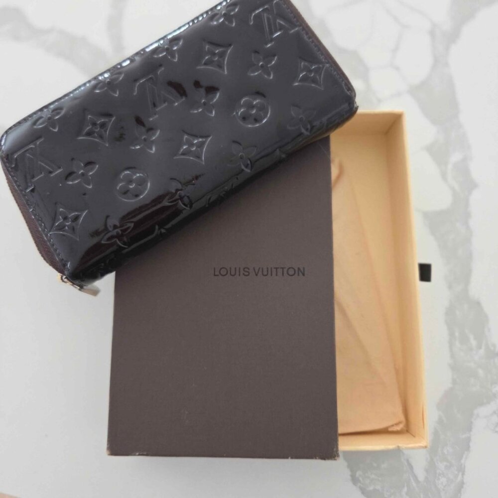 LOUISE V WALLET